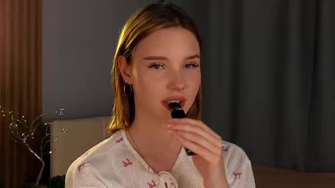 Snapshot of soul_garden chatting on 11/25/25, 03:34 sylene online show from 11/25/25, 03:34