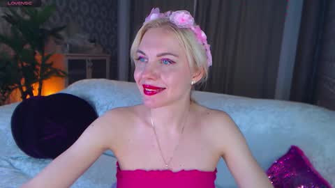 Lisa online show from 12/01/25, 07:02