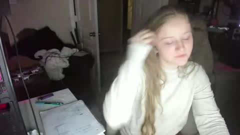 Snapshot of southerbunny chatting on 11/27/25, 12:13 Bunnydathug online show from 11/27/25, 12:13