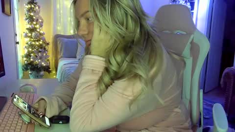 Snapshot of southernbarbii chatting on 12/08/24, 12:30 Your Barbii online show from 12/08/24, 12:30