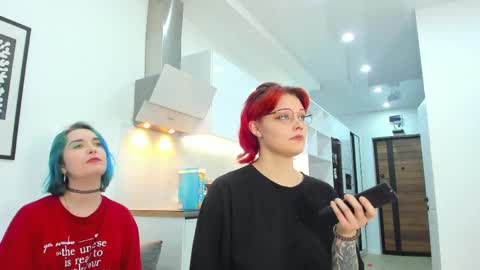 Snapshot of sova_energy chatting on 05/03/26, 10:27 Leah online show from 05/03/26, 10:27