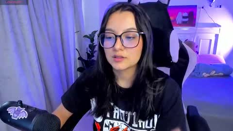 Lili online show from 09/11/25, 10:32