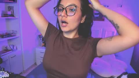 Lili online show from 11/08/25, 05:40