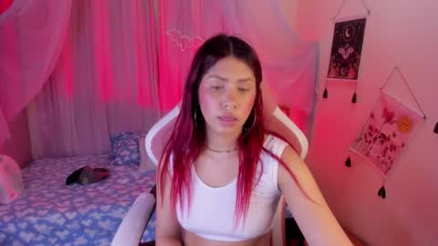 Snapshot of soy_sarah chatting on 12/17/25, 01:55 Sarah Valentina online show from 12/17/25, 01:55