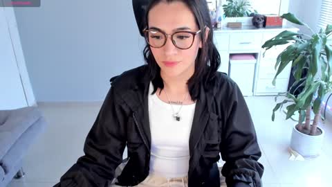 Luisa    online show from 01/19/25, 08:41