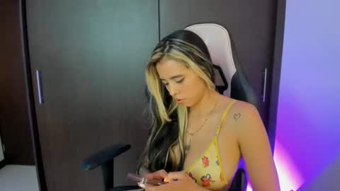 Snapshot of soycinthya_r chatting on 06/23/26, 10:52 CINTHYA online show from 06/23/26, 10:52