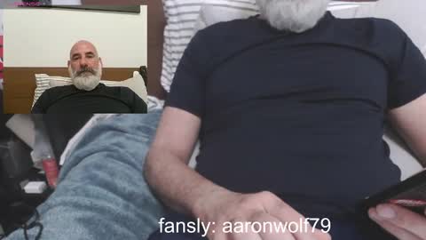 Snapshot of soyelpoti79 chatting on 10/04/25, 01:53 WhiteWolfFL online show from 10/04/25, 01:53