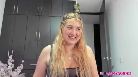 SoyQueen online show from 10/22/25, 04:13