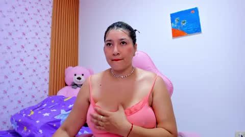 Snapshot of soyqeen chatting on 05/18/26, 04:07 SoyQueen online show from 05/18/26, 04:07