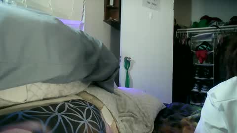 Snapshot of spacecase843 chatting on 12/04/24, 07:50 TrndSettrz online show from 12/04/24, 07:50