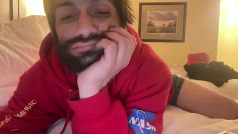 Snapshot of spacecase843 chatting on 01/11/25, 04:59 TrndSettrz online show from 01/11/25, 04:59