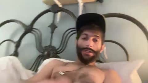 Snapshot of spacecase843 chatting on 02/09/25, 06:54 TrndSettrz online show from 02/09/25, 06:54