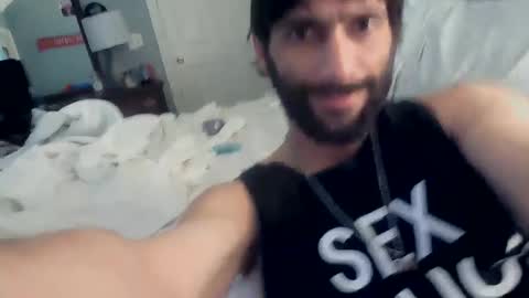 Snapshot of spacecase843 chatting on 02/28/25, 06:32 TrndSettrz online show from 02/28/25, 06:32