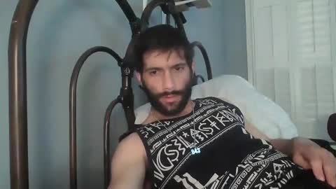 Snapshot of spacecase843 chatting on 03/03/25, 05:20 TrndSettrz online show from 03/03/25, 05:20