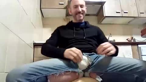 Snapshot of spanishharddick chatting on 12/26/24, 01:10 Manu online show from 12/26/24, 01:10