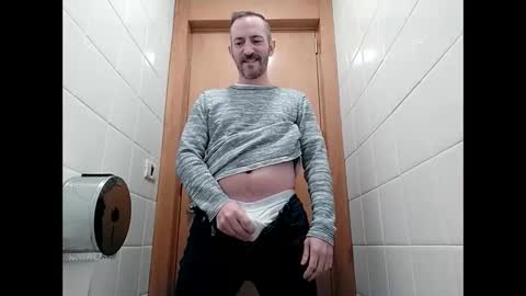 Snapshot of spanishharddick chatting on 01/10/25, 05:58 Manu online show from 01/10/25, 05:58