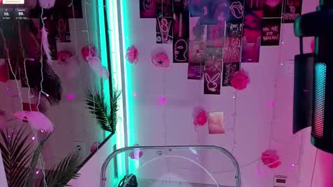 Snapshot of sparklemona chatting on 09/13/25, 02:22 SparkleMona online show from 09/13/25, 02:22