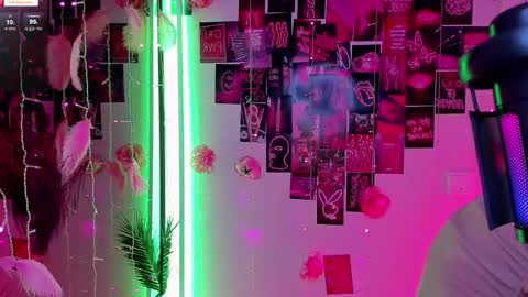 Snapshot of sparklemona chatting on 09/14/25, 02:33 SparkleMona online show from 09/14/25, 02:33