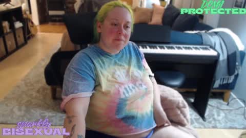 Snapshot of sparklybisexual chatting on 11/12/25, 04:24 sparklybisexual online show from 11/12/25, 04:24