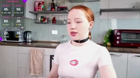 Snapshot of sparky_fox chatting on 05/19/26, 01:56 Nika online show from 05/19/26, 01:56