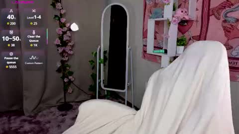 Snapshot of sparky_fox chatting on 06/30/26, 12:00 Nika online show from 06/30/26, 12:00