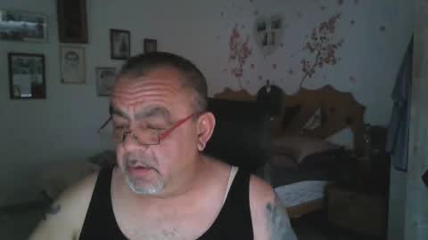 Snapshot of spektor1389 chatting on 02/14/25, 05:30 spektor1389 online show from 02/14/25, 05:30