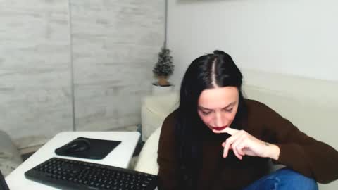 Snapshot of spicemint chatting on 12/13/24, 05:43 Carla online show from 12/13/24, 05:43