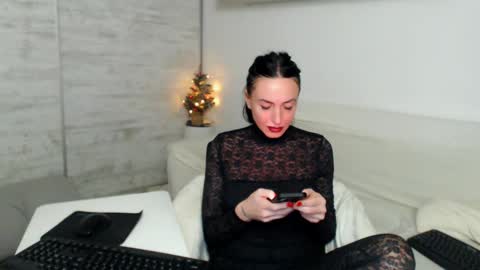 Snapshot of spicemint chatting on 12/14/24, 07:25 Carla online show from 12/14/24, 07:25