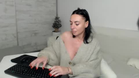Snapshot of spicemint chatting on 12/16/24, 05:43 Carla online show from 12/16/24, 05:43