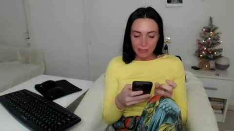 Snapshot of spicemint chatting on 12/22/24, 05:53 Carla online show from 12/22/24, 05:53