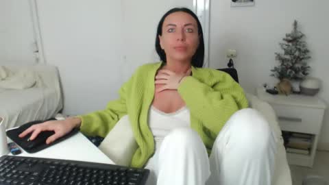 Snapshot of spicemint chatting on 12/30/24, 08:58 Carla online show from 12/30/24, 08:58