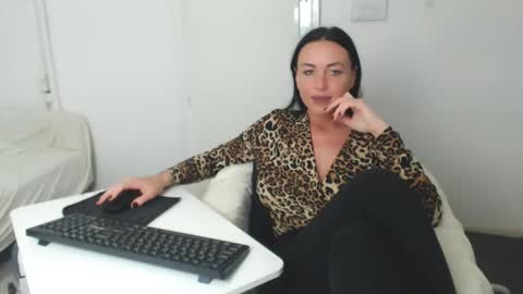 Snapshot of spicemint chatting on 01/18/25, 11:00 Carla online show from 01/18/25, 11:00