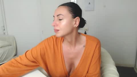 Snapshot of spicemint chatting on 01/20/25, 05:37 Carla online show from 01/20/25, 05:37