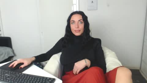 Snapshot of spicemint chatting on 01/27/25, 05:26 Carla online show from 01/27/25, 05:26