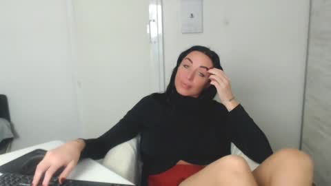 Snapshot of spicemint chatting on 01/27/25, 08:28 Carla online show from 01/27/25, 08:28