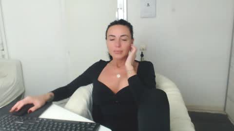 Snapshot of spicemint chatting on 01/29/25, 05:56 Carla online show from 01/29/25, 05:56