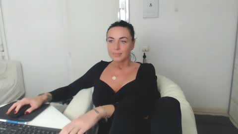 Snapshot of spicemint chatting on 01/29/25, 08:56 Carla online show from 01/29/25, 08:56