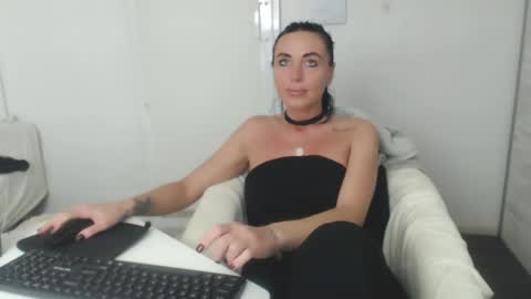 Snapshot of spicemint chatting on 02/10/25, 08:42 Carla online show from 02/10/25, 08:42