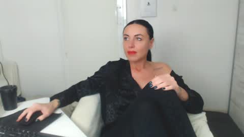 Snapshot of spicemint chatting on 02/14/25, 07:12 Carla online show from 02/14/25, 07:12