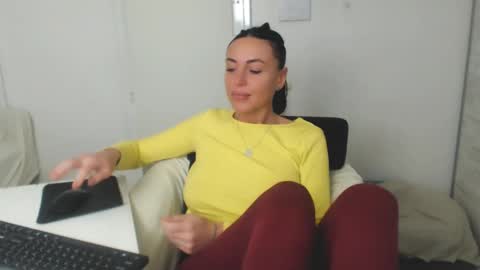 Snapshot of spicemint chatting on 02/17/25, 03:53 Carla online show from 02/17/25, 03:53