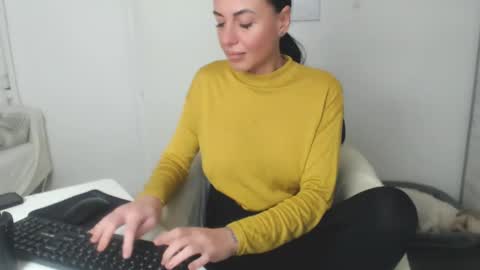 Snapshot of spicemint chatting on 02/21/25, 08:38 Carla online show from 02/21/25, 08:38