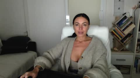 Snapshot of spicemint chatting on 10/01/25, 05:19 Carla online show from 10/01/25, 05:19