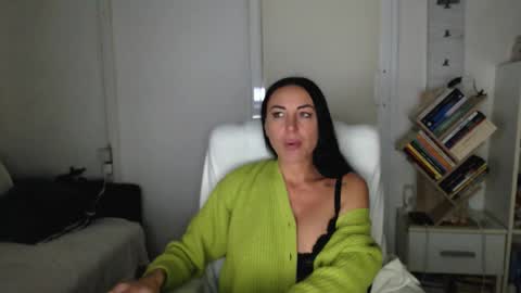 Snapshot of spicemint chatting on 10/03/25, 02:58 Carla online show from 10/03/25, 02:58