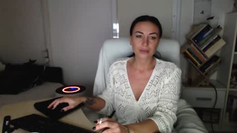 Snapshot of spicemint chatting on 10/06/25, 03:53 Carla online show from 10/06/25, 03:53