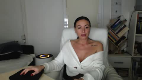 Snapshot of spicemint chatting on 10/13/25, 04:51 Carla online show from 10/13/25, 04:51