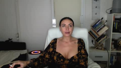 Snapshot of spicemint chatting on 10/18/25, 04:08 Carla online show from 10/18/25, 04:08