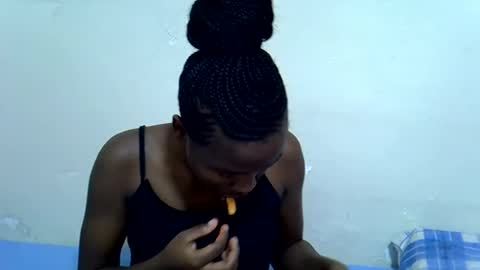 Snapshot of spicy_kittie chatting on 07/13/26, 09:12 Kittle online show from 07/13/26, 09:12