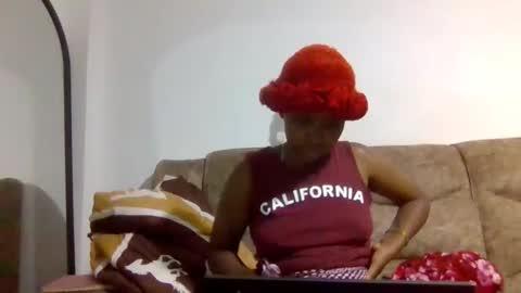 Snapshot of spicybitch16 chatting on 12/21/25, 02:35 spicybitch16 online show from 12/21/25, 02:35