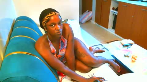 spicygal_ online show from 04/18/26, 07:58