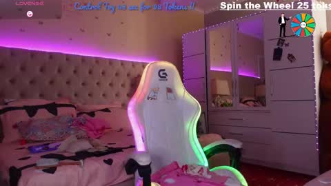 Alicia online show from 10/17/25, 07:11